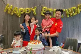 林志颖的弟媳举办生日派对，婆婆坐在中间，三代同堂画面十分温馨图片