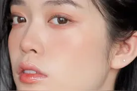 干皮女人化妆时，记住“3要点”，粉底液不再卡粉，底妆也更服帖图片