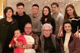 替前儿媳争到4亿离婚费，登报骂走王祖贤，但林建岳的母亲很可敬图片