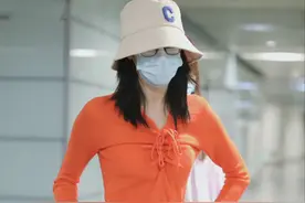 迪丽热巴真是瘦过头了，穿高腰裤还要多加一颗扣子，身材让人羡慕图片