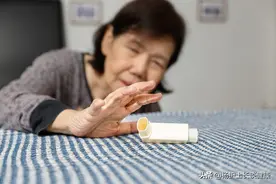 为什么哮喘在夜间容易发作？护士长：把这3件事做好，或可改善图片