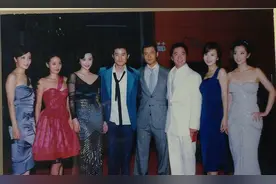2005年金鸡奖后台罕见合照，范冰冰、李冰冰、黄晓明等合体出镜图片