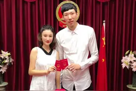 周琦罕见公开秀恩爱，被催赶紧生娃，妻子曾饱受委屈怒骂网友图片