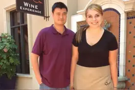 2米26的姚明体型多夸张？双腿粗得像水桶 奥尼尔在身边显娇小图片