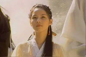 《倚天屠龙记》中，黄衣女子为什么帮张无忌？他们有什么渊源呢？图片