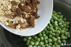 夏天豌豆要这样吃，既简单又健康，早上一碗，精神一整天，气色好图片