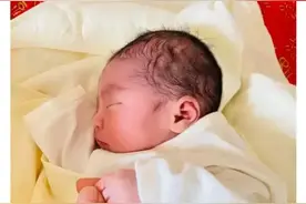 郭德纲弟子烧饼官宣得子！晒出宝宝照片太可爱 朱云峰：再来一个图片