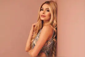 蜂腰翘臀，傲人身材，德国美女帕梅拉通过力量训练打造完美身材图片