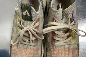 洗鞋市场需求这么大？31岁的周艳一年洗上万双鞋子，生意火爆图片