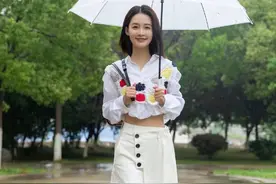 李沁遭黄景瑜“咸猪手”？李沁强颜欢笑惹人疼，导演喊卡动作太真图片