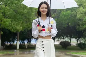 李沁遭黄景瑜“咸猪手”？李沁强颜欢笑惹人疼，导演喊卡动作太真图片