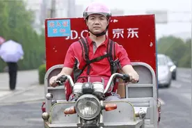 没有首次电商物流逆行，刘强东难有今日江山？京东物流第二次“逆行”：加盟平台众邮和众包平台达达是双脚图片