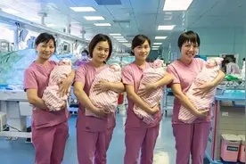 怀上双胞胎，也多了颗“玻璃心”：“一开始是惊喜，后面全是惊吓。”图片