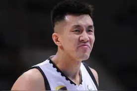 亚洲第一控卫郭艾伦，女朋友来头可不小，被誉为“CBA最美太太”图片