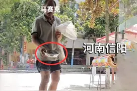 河南信阳：老人上门乞讨，残疾女老板蹲着给钱，"都觉得对方可怜"图片