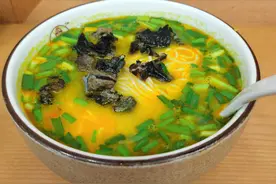 白毛乌骨鸡图片