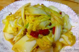 炒白菜，不要切好直接炒，巧用一招，白菜脆爽不出水味道香图片