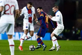 梅西点射破门，巴萨主场1-4不敌巴黎图片