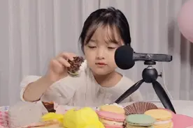 被半夜叫醒直播后，她当面爆哭……小网红罗熙还好吗？图片