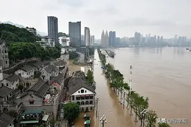 重庆世纪大洪水中，来看看几个普通人的生活瞬间图片