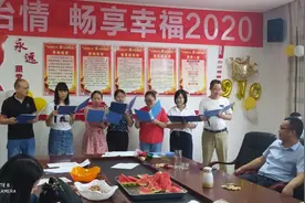 从教育现状看老师是否应该涨工资图片