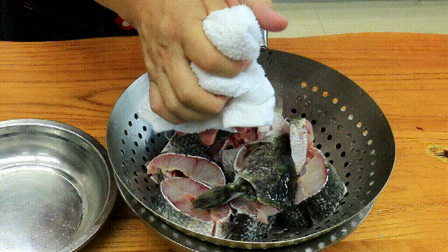 硬知识！不用过多的调料，营养黑鱼汤只鲜不腥