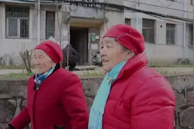 六安一八旬老人，找96岁闺蜜聊天，这才是友情最好的样子