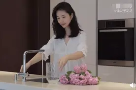 蒋凡妻子终反击！秀幸福暗怼张大奕，网友大赞原配比小三美一百倍图片