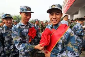适龄青年入伍意愿下降，可以通过新录用公务员必须当兵来解决吗？图片