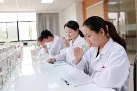 赖高淮领衔主讲酒体设计,开展对酒体设计师系统培训图片