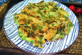 冬天天冷，芹菜叶子别浪费，加入面粉和鸡蛋，简单一做就很香图片