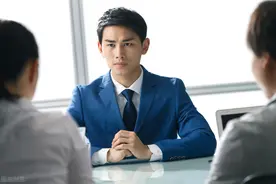 面试官：“利”字加一笔是什么字？博士答不上来，学渣智答被录用图片