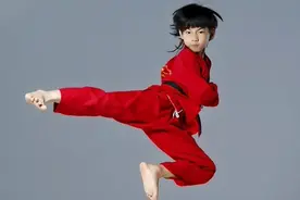 林秋楠一年训练两千小时，8年获百枚金牌，被甄子丹看中后怎样了图片