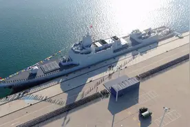 中国055万吨大驱，舰体空间余量巨大，可再装32单元垂发图片