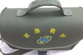 高铁旅客突发晕厥倒地，省二医远程智慧医疗紧急救治图片