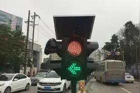 当左转弯是红灯的时候，可以掉头吗？图片