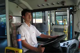 一线 | 公交司机张志国：用真情传递服务的温暖图片
