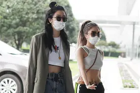 THE 9刘雨昕、赵小棠与安崎同框，动作同步齐秀蛮腰图片