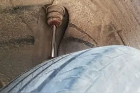 减震器容易损坏，主要原因在这里呢？真的是细节决定成败！图片