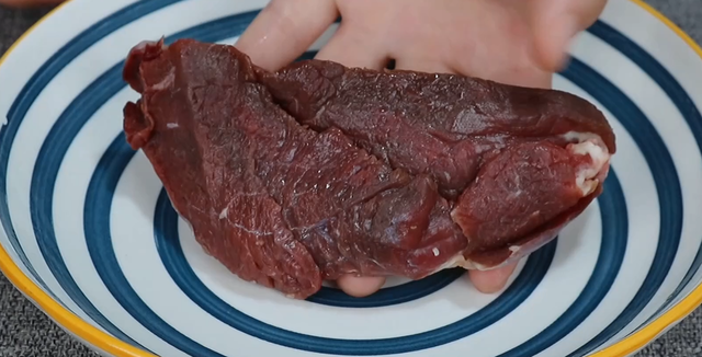 牛排的腌制方法（牛肉想要嫩滑）
