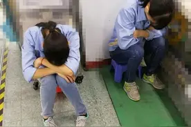 两班倒工作制引争议，员工不想熬夜上班对身体不好，企业要赶产量图片