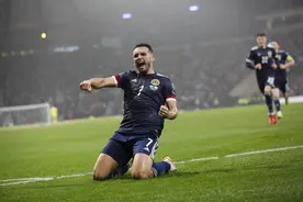 从1-2到3-2！世预赛疯狂逆转：曼联巨星补时绝杀，弗格森起立鼓掌图片