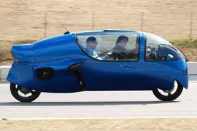 全封闭两轮电动摩托即将在欧洲上市，开启全新出行方式图片