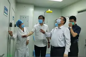 王靖一行到永寿县人民医院调研常态化疫情防控工作图片