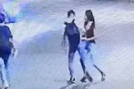 越南街头“性感女子”色诱盗窃外国男人，被抓后发现竟是变性人图片