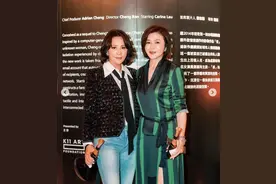 刘嘉玲同框关之琳，50多岁女人一个华丽一个气质，瞬间看出差别图片