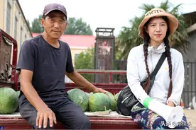 女大学生辞职返乡种地，带着老爸一起走红，多位亲戚登门求带货图片
