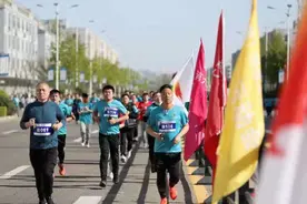 百人万米长跑，别样开启运动会！太原富士康第六届职工运动会开幕图片