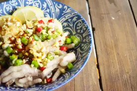 下厨房夏天最热门的菜，1个柠檬半斤鸡爪，10分钟搞定下饭网红菜图片