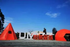 只有一片橘子园，没有任何游乐设施，却成为当地的网红打卡地图片